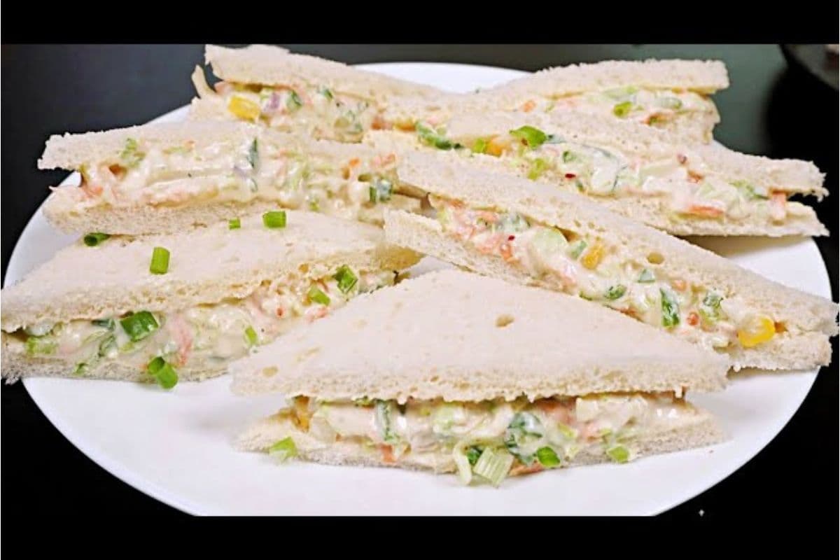 Cold Sandwich Recipe: गर्मी में लें ठंडक का मजा, बिना गैस जलाए तैयार करें स्वादिष्ट कोल्ड सैंडविच