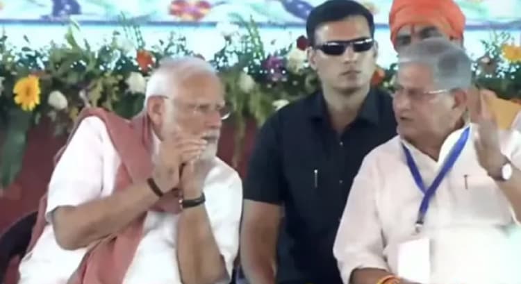PM Modi Bihar Visit : जब सीएम नीतीश की कुर्सी पर बैठ गए ललन सिंह, फिर मंच पर होने लगी गुफ्तगू