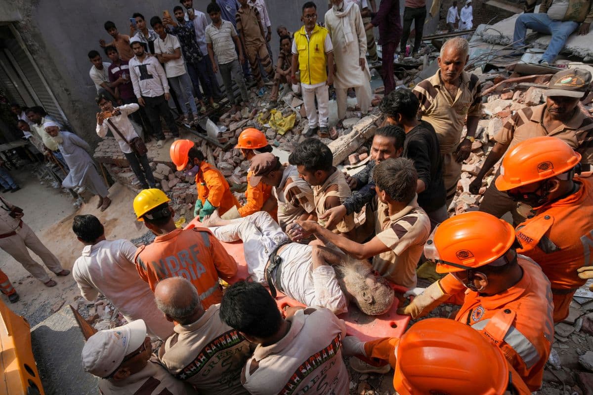 Delhi-Mustafabad-Building-Collapsed-