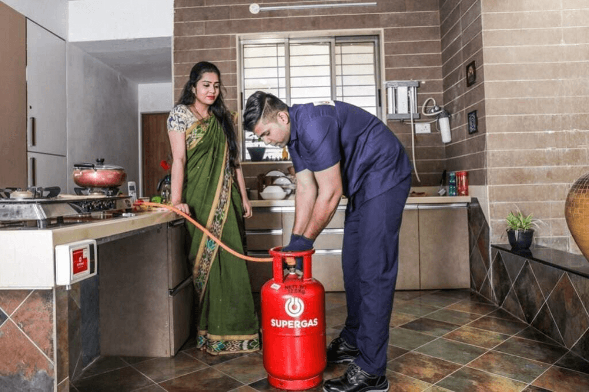 Vastu Dosh से बचें, यहां जानें गैस सिलिंडर के लिए सही दिशा और स्थान