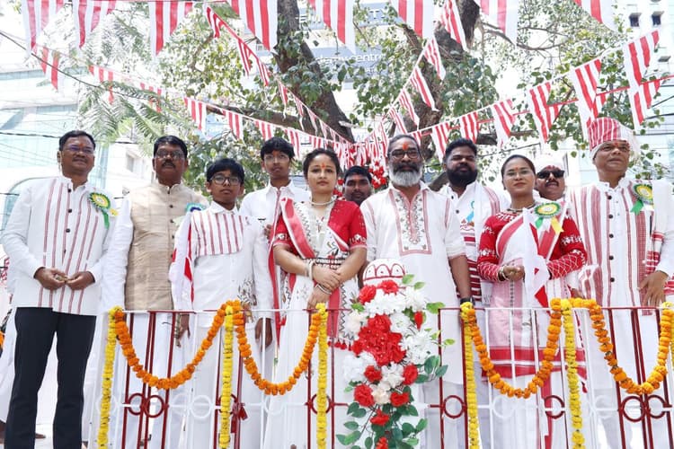 PHOTOS: सरहुल पर बोले हेमंत सोरेन, अपनी परंपरा और सभ्यता-संस्कृति के लिए जरूर निकालें वक्त