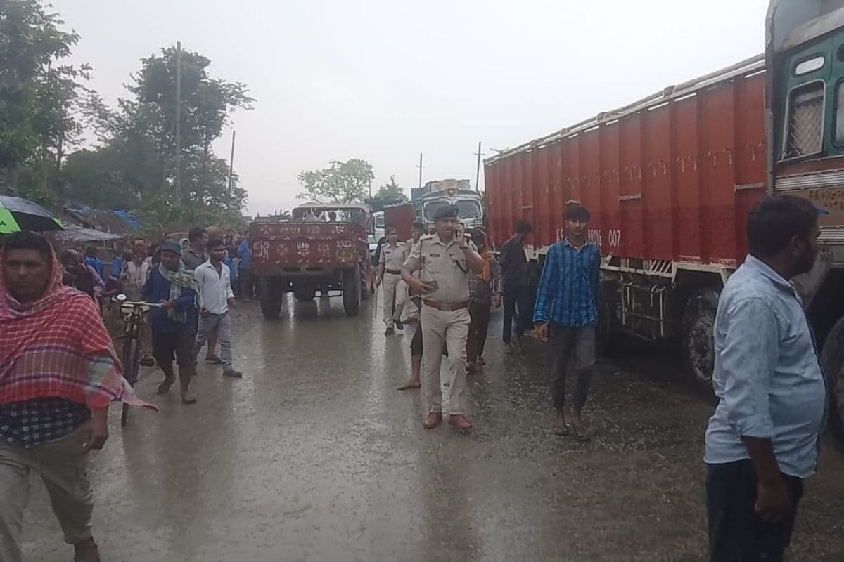 Khagaria Road Accident: खगड़िया में बस और ट्रक के बीच भीषण टक्कर, 4 की मौत, 8 यात्री घायल