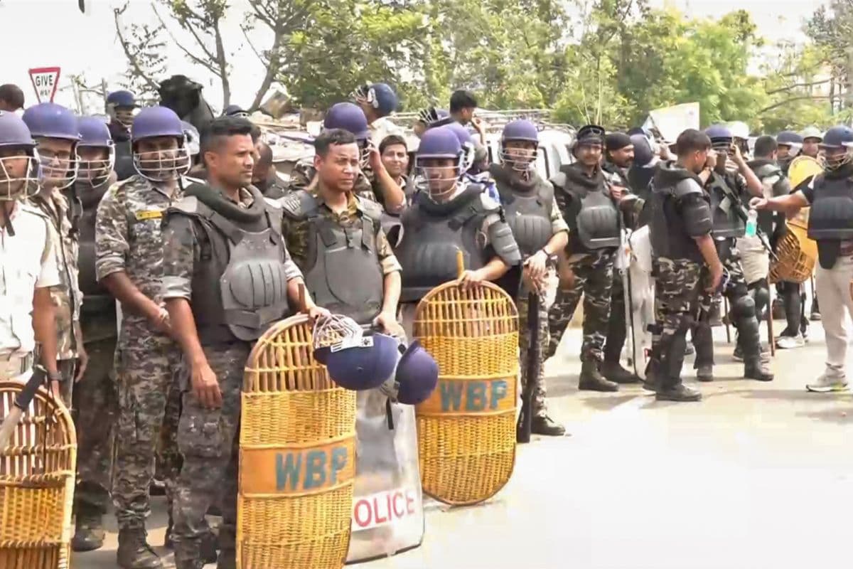 Waqf Law Violence: मुर्शिदाबाद हिंसा पर एक्शन में गृह मंत्रालय, 300 BSF और अतिरिक्त 5 कंपनियां तैनात