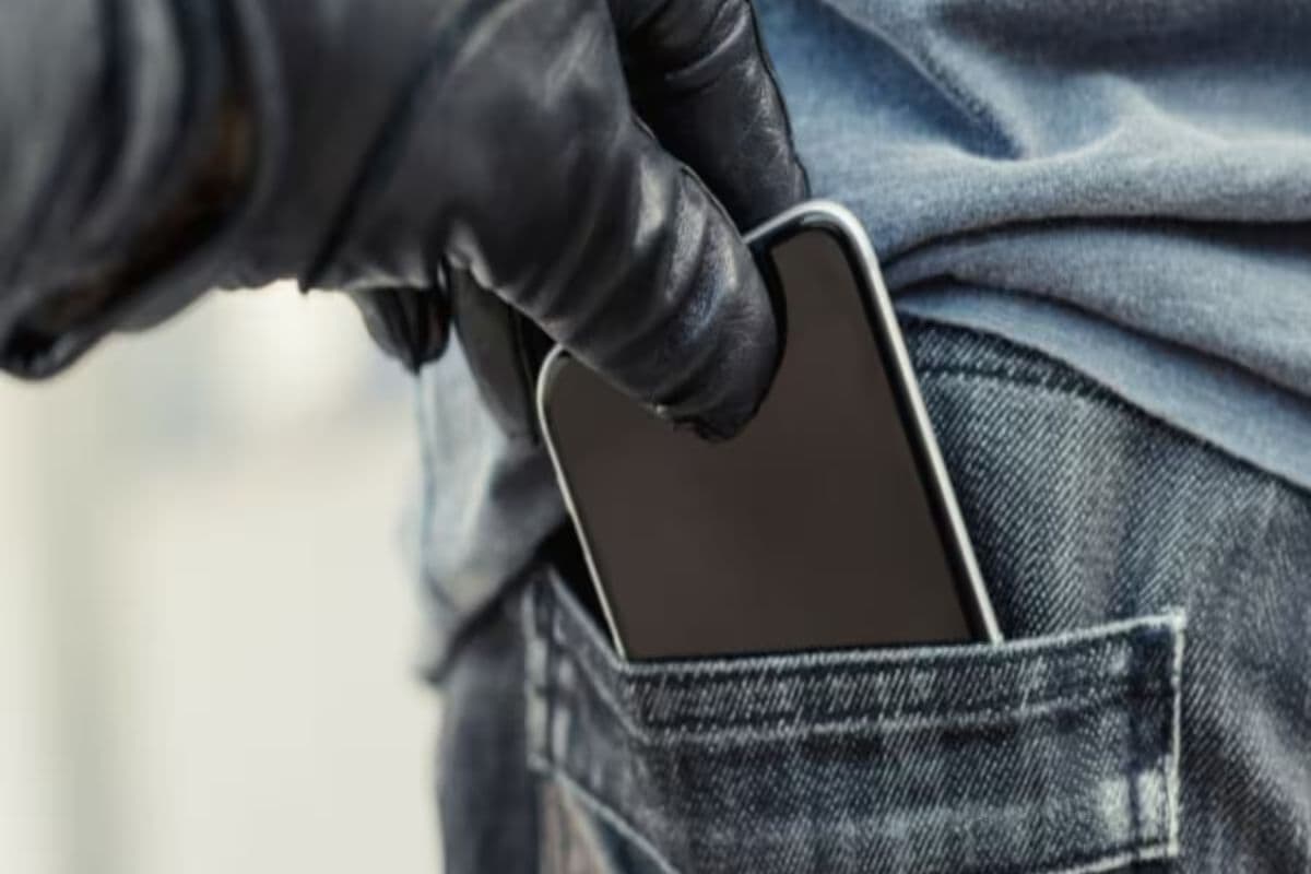 मुजफ्फरपुर के मोतीझील में टूट रहा चोरी के मोबाइल फोन का लॉक, सॉफ्टवेयर से बदला जा रहा IMIE नंबर