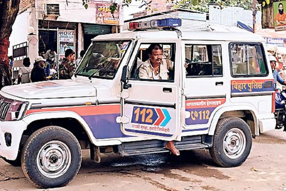 मरीज को अस्पताल पहुंचाने के बाद खुद बीमार हुई डायल 112 की गाड़ी, धक्का मार ले जाने का वीडियो वायरल