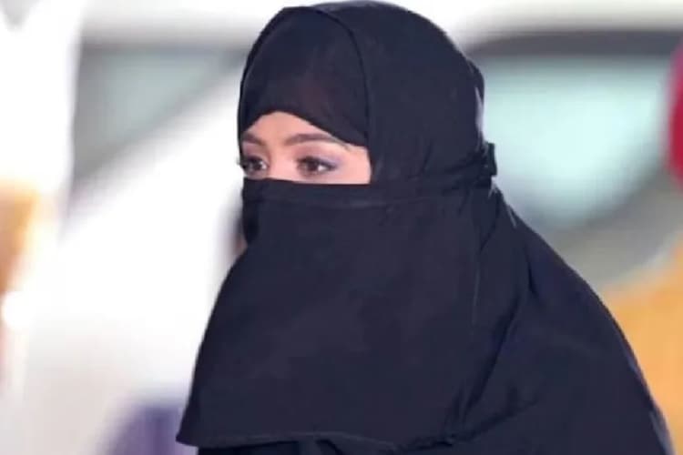 बहन से निकाह करके बीबी को दिया तीन तलाक, पति की शिकायत लेकर पुलिस के पास पहुंची पीड़िता