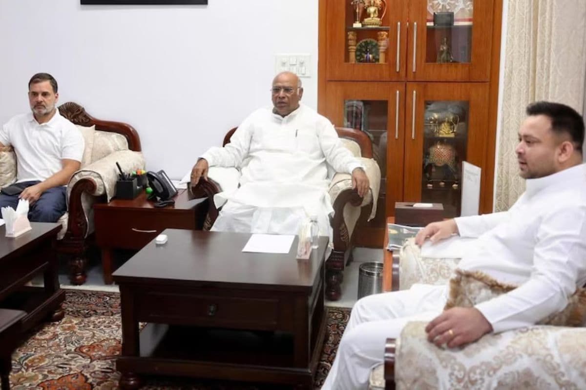 कांग्रेस के शीर्ष नेताओं से तेजस्वी ने किया मुलाकात