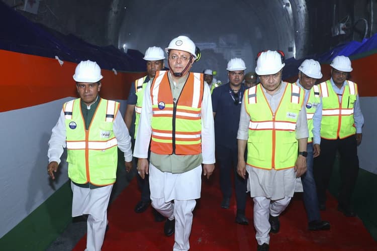 Railway News : देश की सबसे लंगी सुरंग 14.58 किमी की, 3.5 किमी तक अंदर गए रेल मंत्री