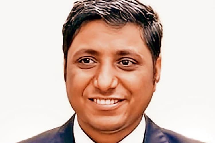 UPSC Topper Interview: UPSC में 8वीं रैंक पाने वाले टॉपर राज कृष्ण झा बोले- डिस्ट्रैक्शन से दूर रहने से मिली सफलता