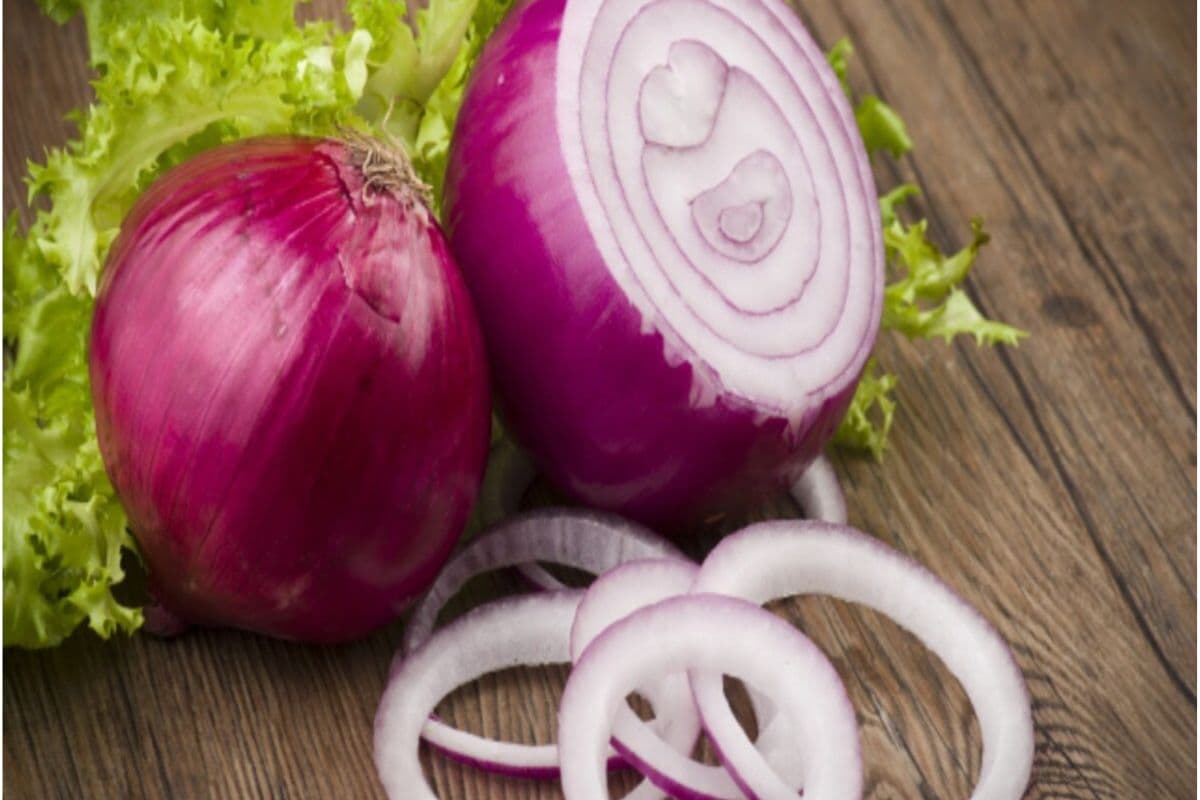 Raw Onion Benefits in Summer: गर्मी में खाना शुरू कर दें कच्चा प्याज,मिलेंगे सेहत के अनगिनत फायदे
