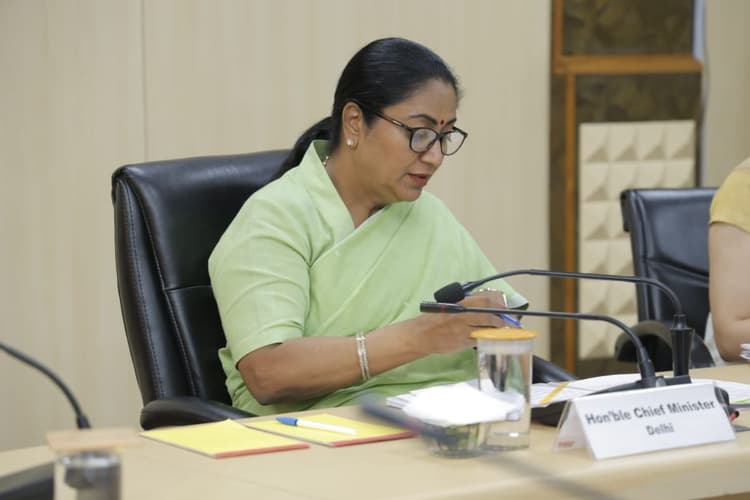 Rekha Gupta: बिक जाएगा 'शीशमहल'? दिल्ली की CM रेखा गुप्ता ने बताया प्लान