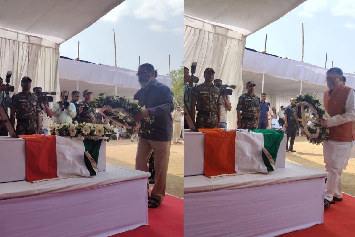 शहीद जवान को श्रद्धांजलि देते सीएम हेमंत सोरेन और राज्यपाल संतोष गंगवार