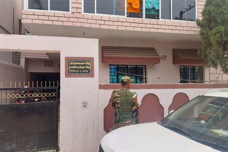 झारखंड में ED की दबिश, पूर्व मंत्री बन्ना गुप्ता के आप्त सचिव समेत रांची के दो ठिकानों पर मारा छापा