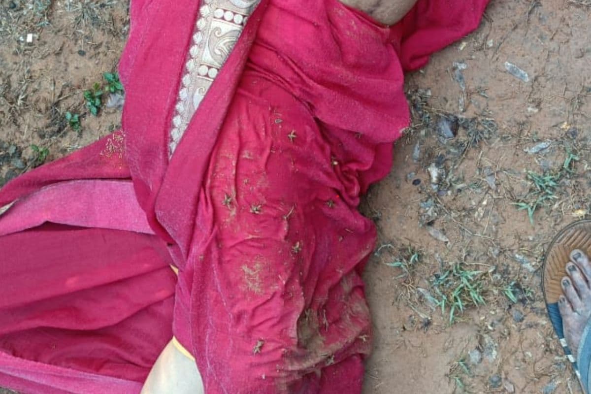 मृत महिला का शव