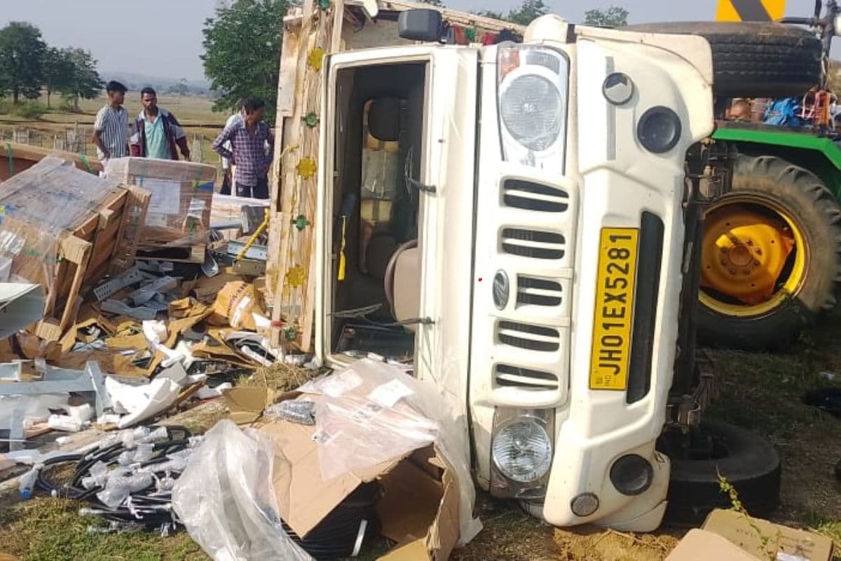 दुर्घटनाग्रस्त पिकअप वाहन