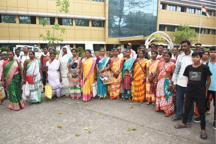 Santhal Social Boycott: झारखंड में माझी बाबा का तुगलकी फरमान, 12 गांवों के 118 संताल परिवारों का सामाजिक बहिष्कार