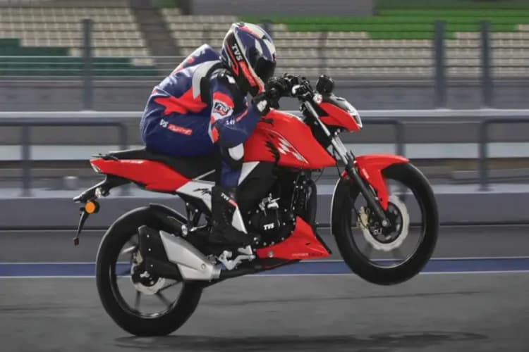 TVS ने अपाचे की 60 लाख यूनिट बेची। अपाचे की RR और RTR सीरीज बाइक्स का क्रेज