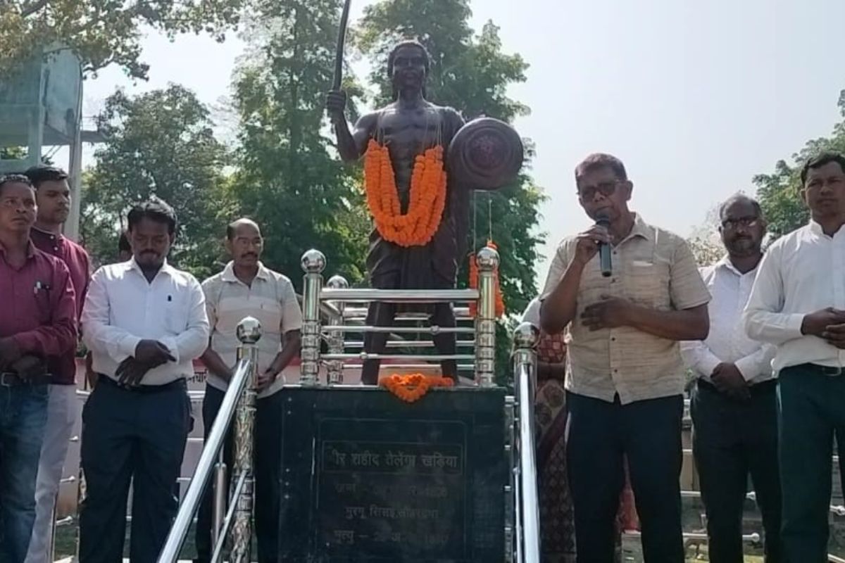 अमर शहीद तेलंगा खड़िया शहादत दिवस पर किए गए याद, समाज को एकजुट कर अंग्रेजों के खिलाफ किया था विद्रोह
