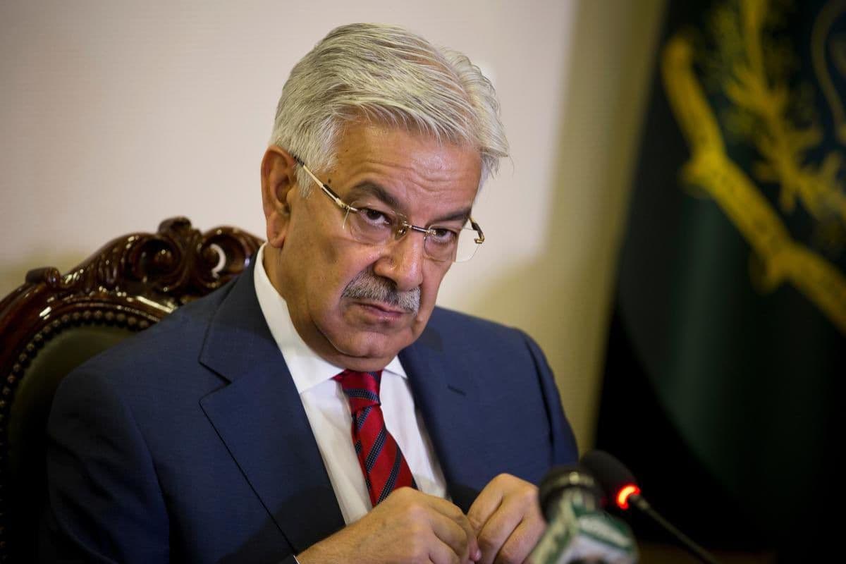 डर गया पाकिस्तान! टेक दिेए घुटने, रक्षा मंत्री ने मारा यूटर्न