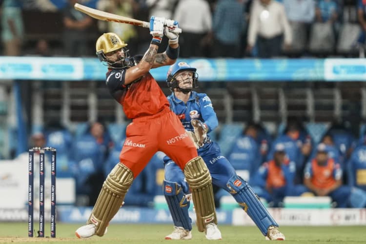 विराट कोहली ने रचा इतिहास, टी20 में बने 13000 रन बनाने वाले पहले भारतीय बल्लेबाज