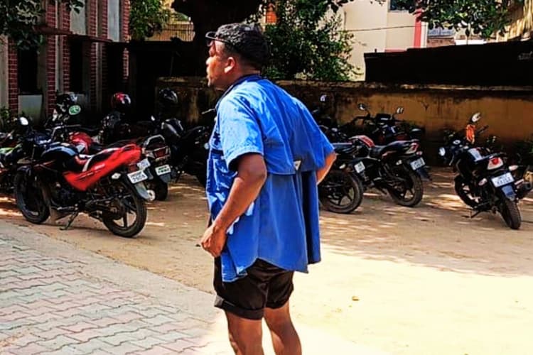 Gumla News: आर्मी के जवान ने सीओ कार्यालय के पास किया पेट्रोल छिड़ककर आत्मदाह का प्रयास