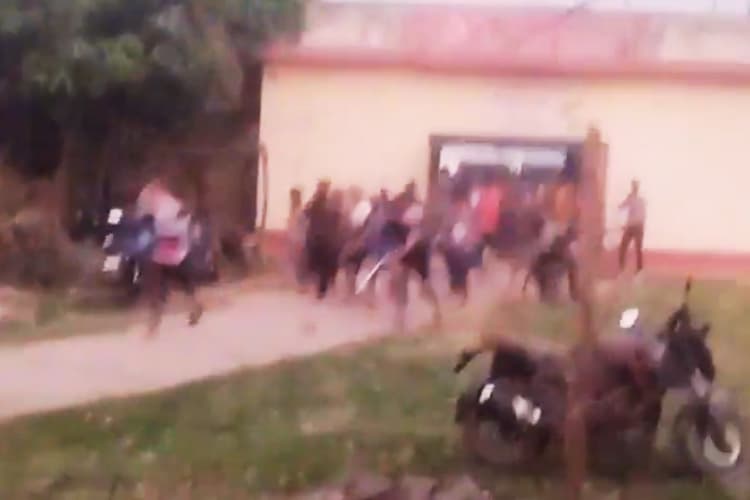 Viral Video: झारखंड में रिमांड होम से 21 बाल कैदियों के भागने का वीडियो वायरल, पहले पुलिसकर्मी भागा