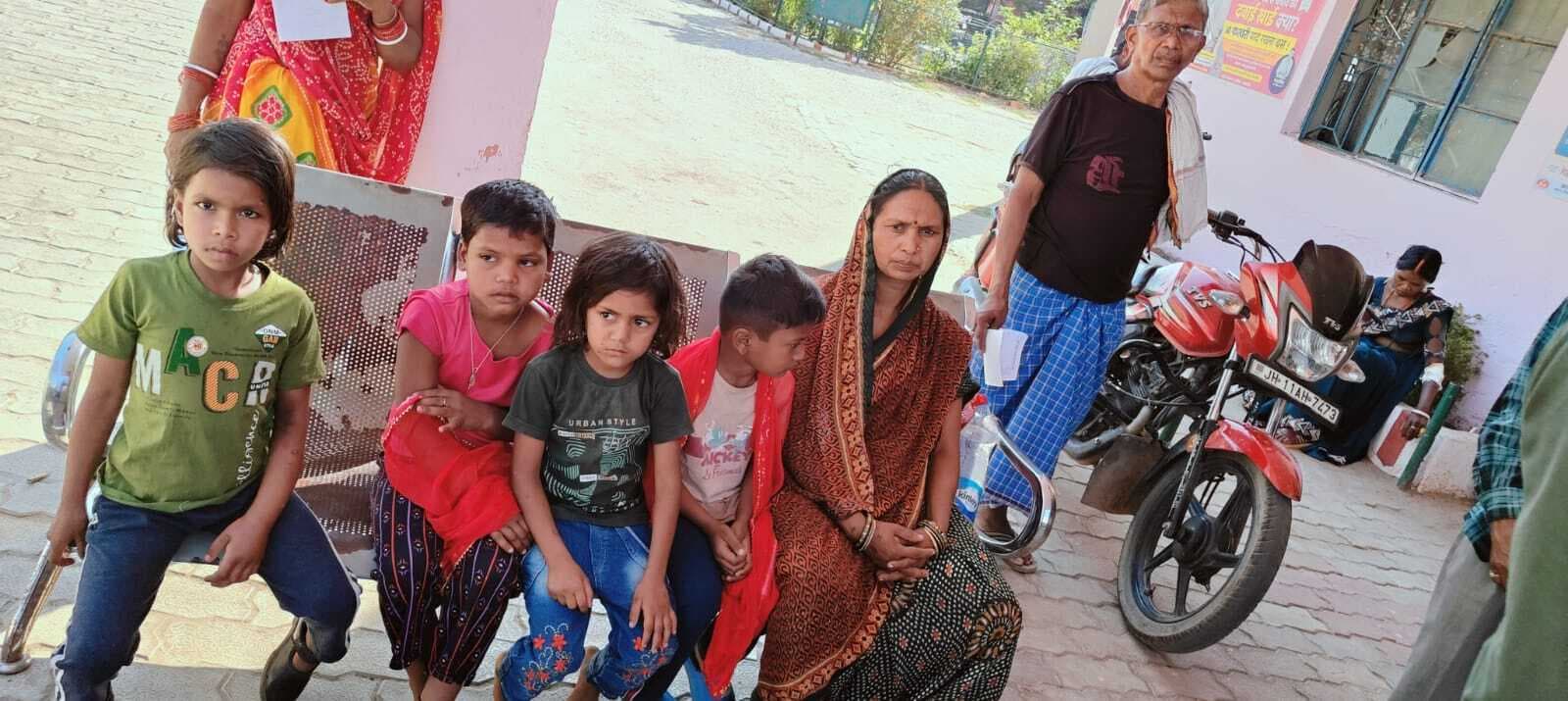 Giridih News :कुत्ते के हमले में चार बच्चे समेत एक अधेड़ घायल