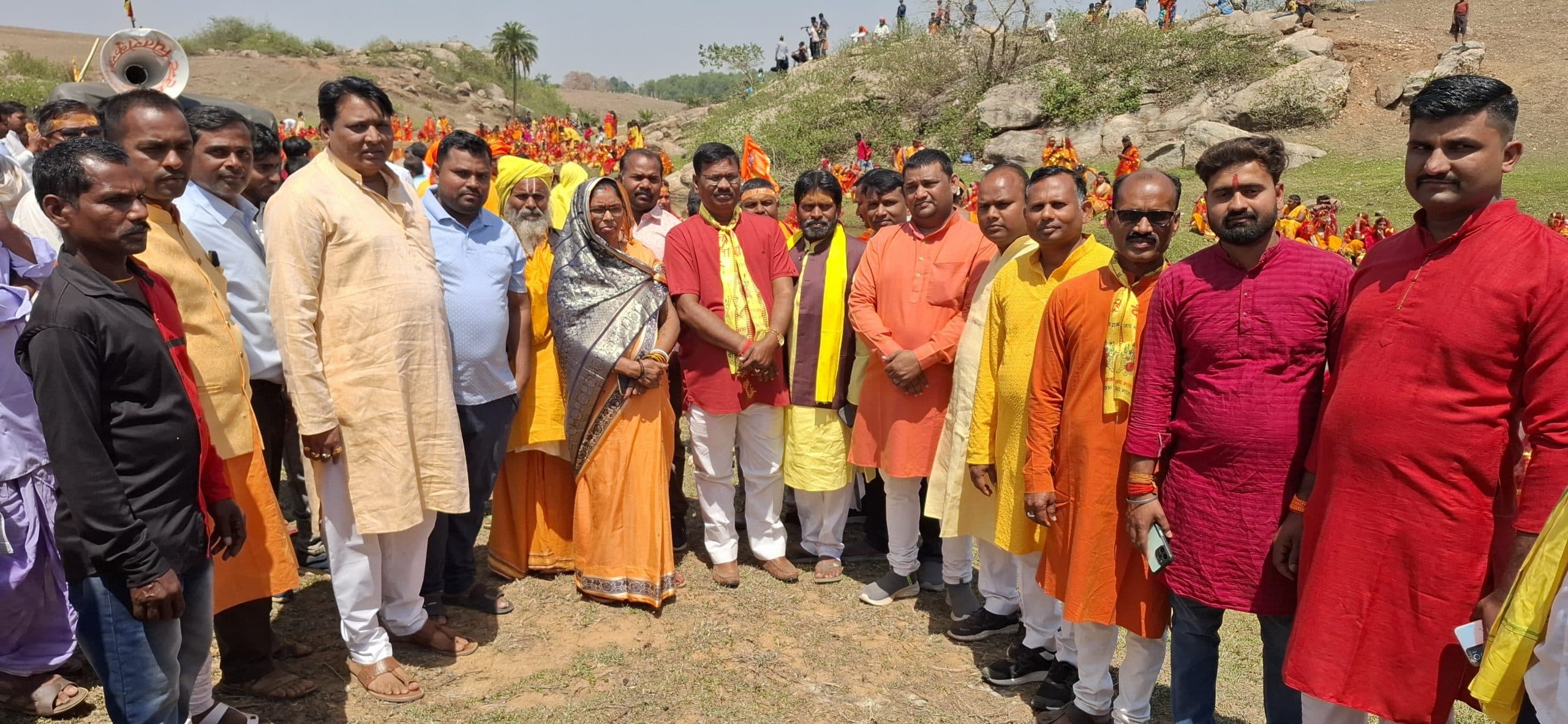 Giridih News :बक्को गांव में धूमधाम से निकाली गयी कलश यात्रा