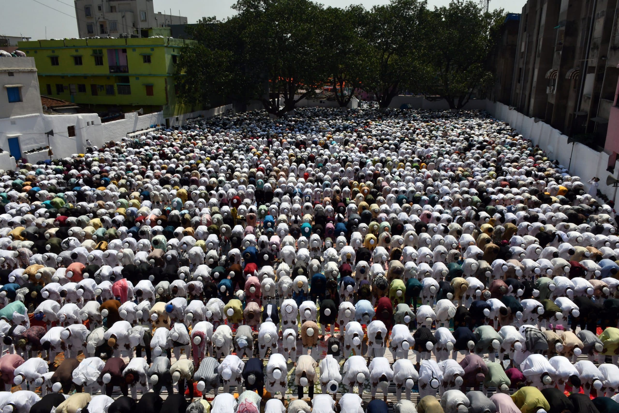 ranchi news : राजधानी रांची स्थित मस्जिद और ईदगाह में ईद की नमाज अदा करने के लिए उमड़े अकीदतमंद