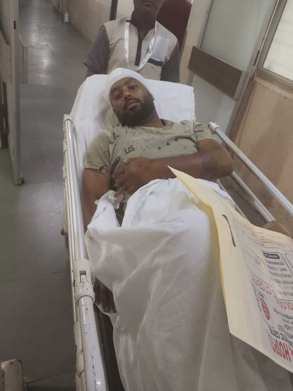 Jamshedpur News : रंगदारी का किया विरोध तो मामा-भगना को लाठी-डंडों से पीटा, हालत गंभीर