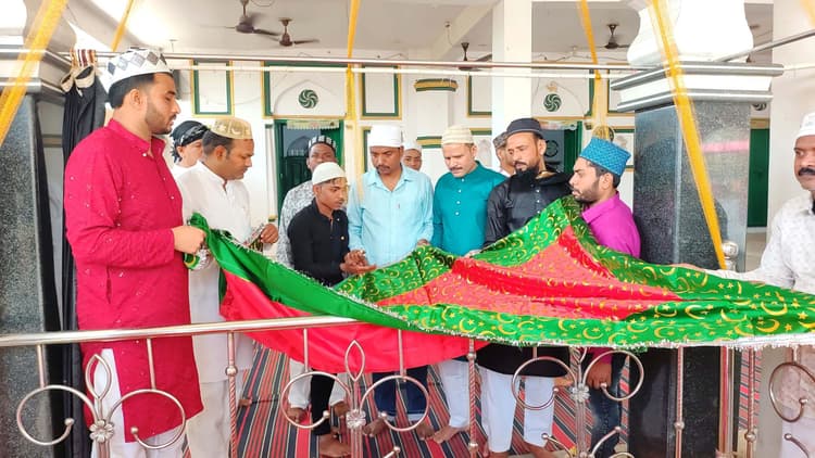 Bhagalpur news शाही मस्जिद में की चादरपोशी