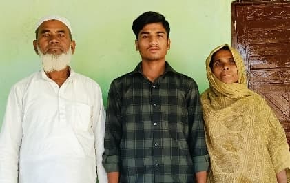 किसान के बेटे ने मैट्रिक परीक्षा में 444 अंक लाकर लहराया परचम
