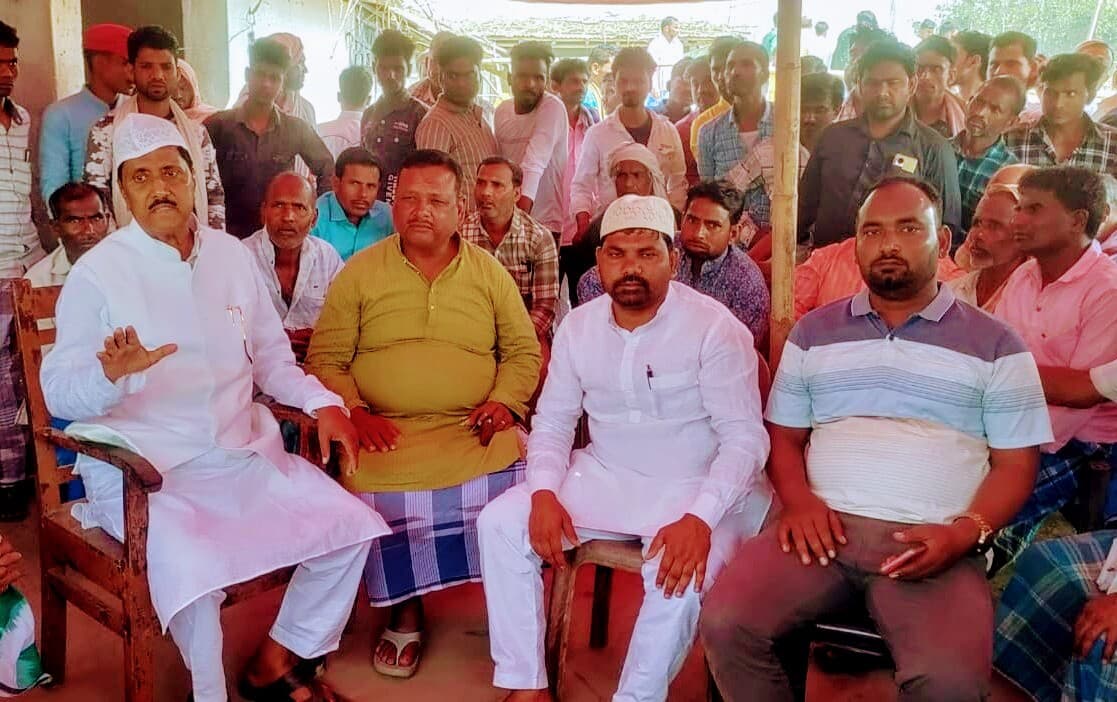 अबू तालिब हत्याकांड में परिजनों से मिले कसबा विधायक