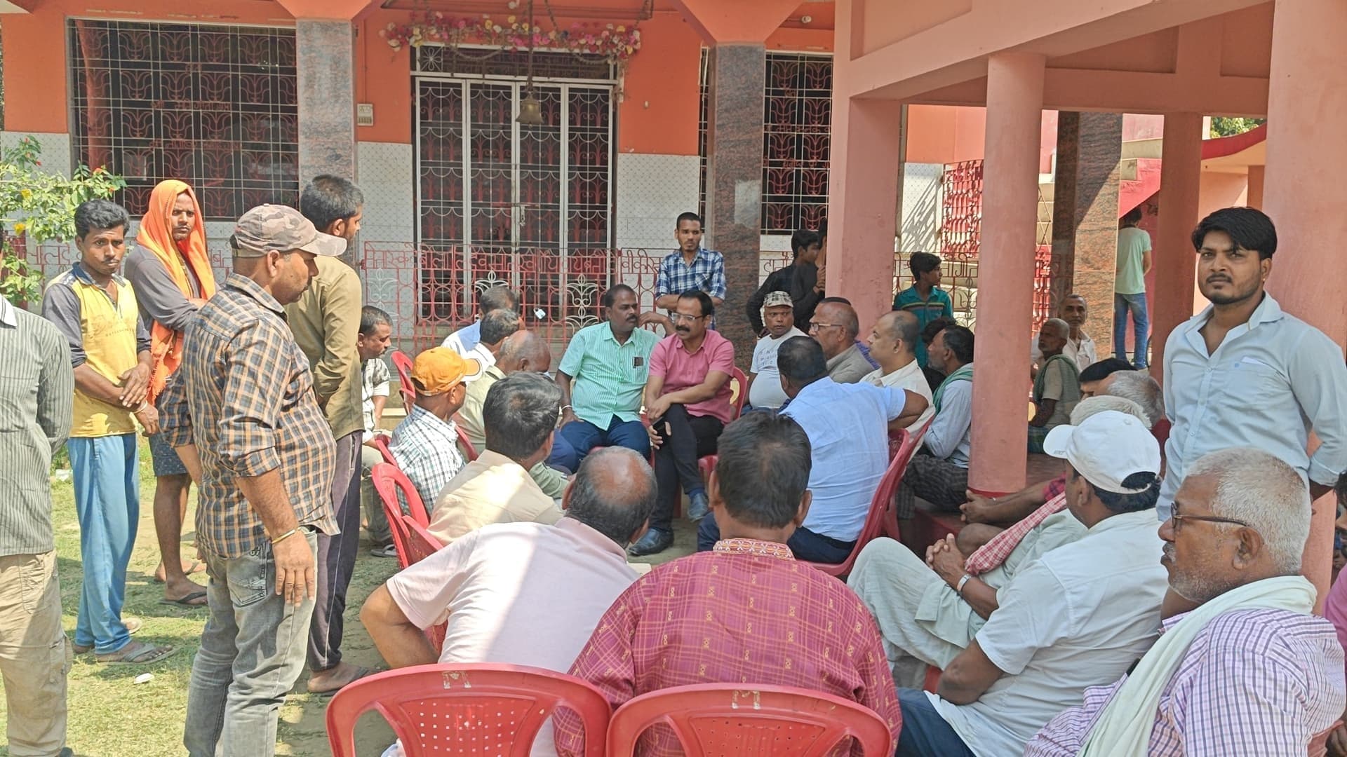 सार्वजनिक दुर्गा मंदिर में तोड़फोड़, स्थानीय लोगों में आक्रोश