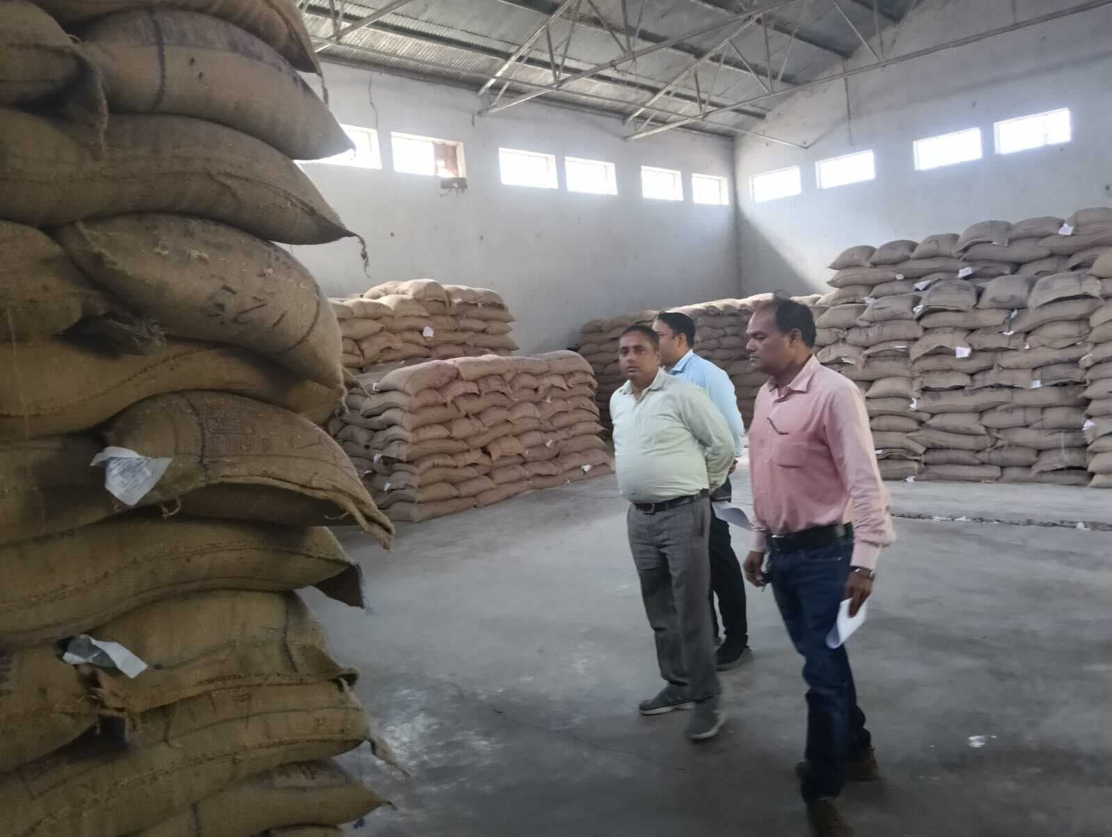 डीसीएलआर ने किया एसएफसी गोदाम का निरीक्षण