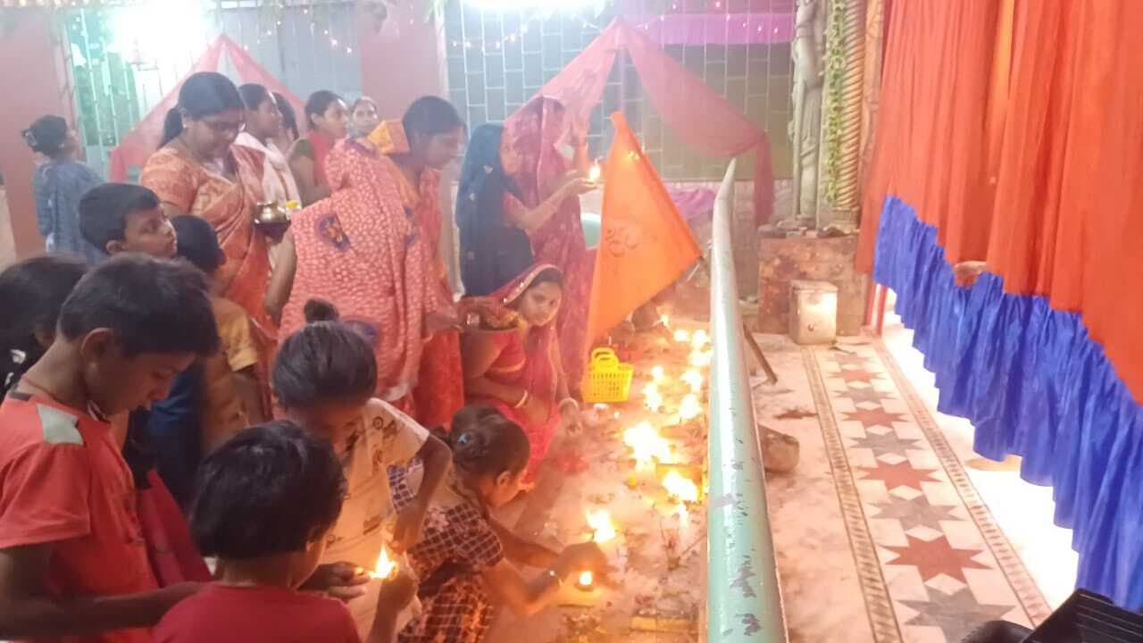 चैती नवरात्र के भक्ति में डूबे लोग, तीसरे दिन श्रद्धालुओं ने की मां चंद्रघंटा की आराधना