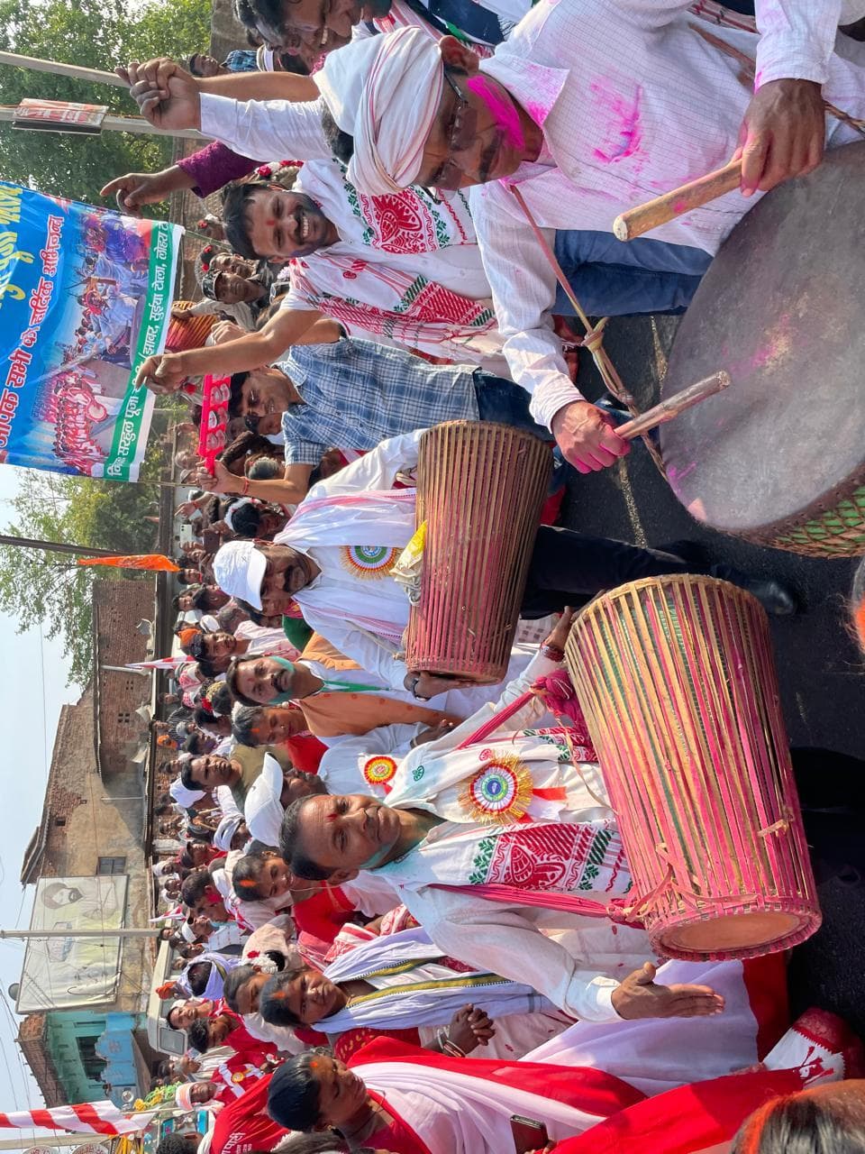 बालूमाथ में धूमधाम से निकली सरहुल की शोभायात्रा