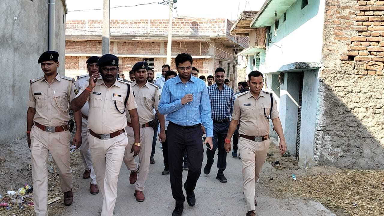 एसडीओ के नेतृत्व में हुई शांति समिति की बैठक, निकाला मार्च