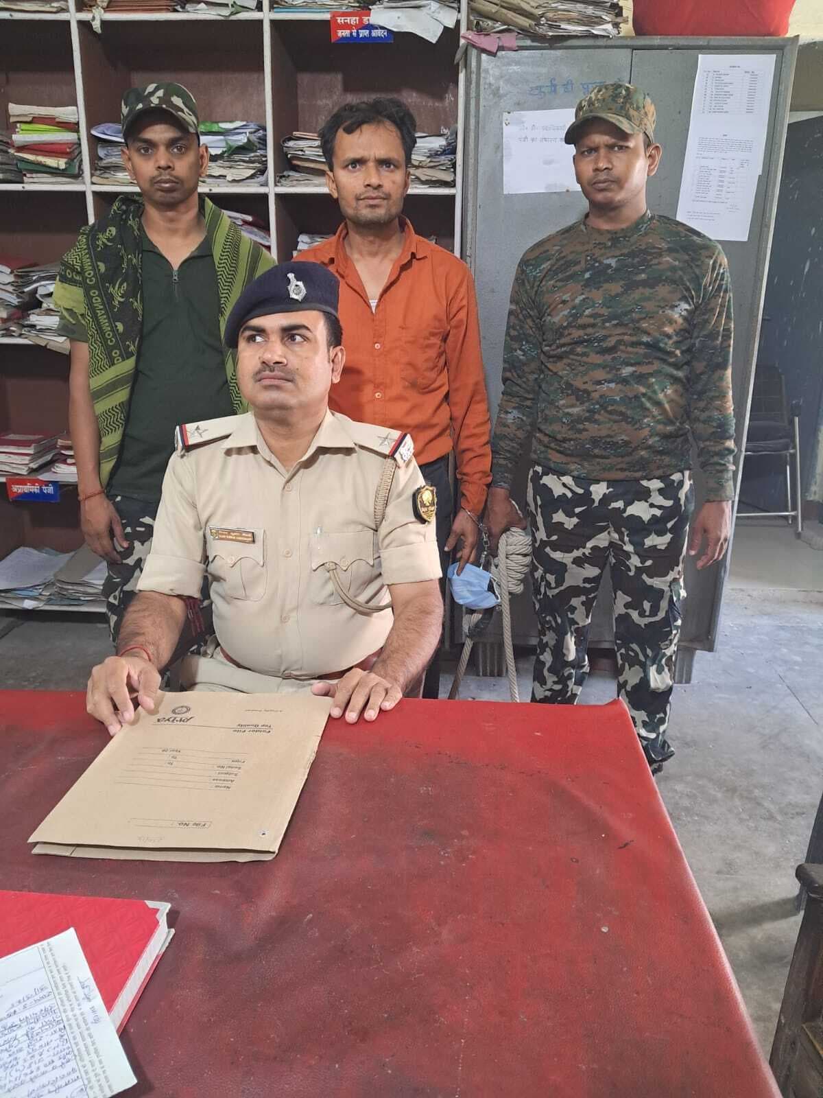 डोभी बाजार से अवैध क्लीनिक का संचालक हुआ गिरफ्तार