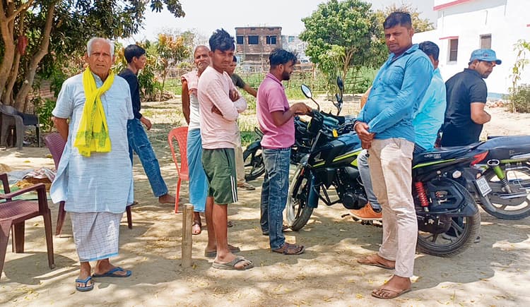 Gopalganj News : सिसवनिया से पिकअप से चोरी के मवेशी ले जा रहे तीन लोग सीवान में पकड़े गये