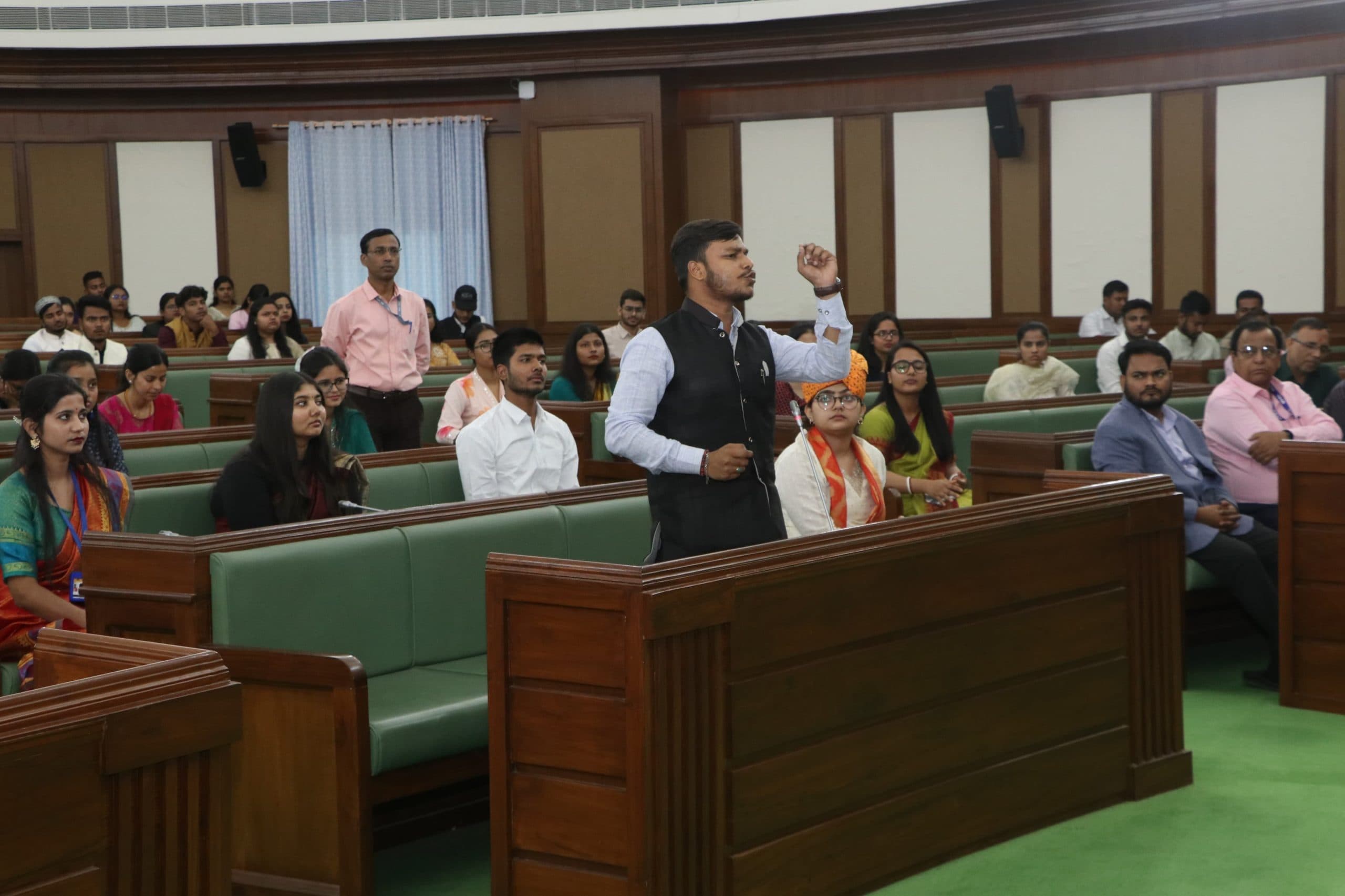 प्रवीण के वक्तव्य से गूंजा बिहार विस का सेंट्रल हॉल