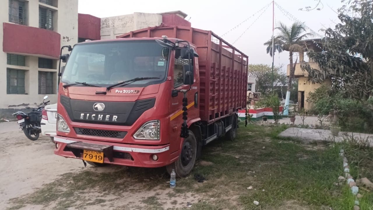 sitamarhi news: चोरी की ट्रक बरामद, चार संदिग्ध व्यक्ति हिरासत में