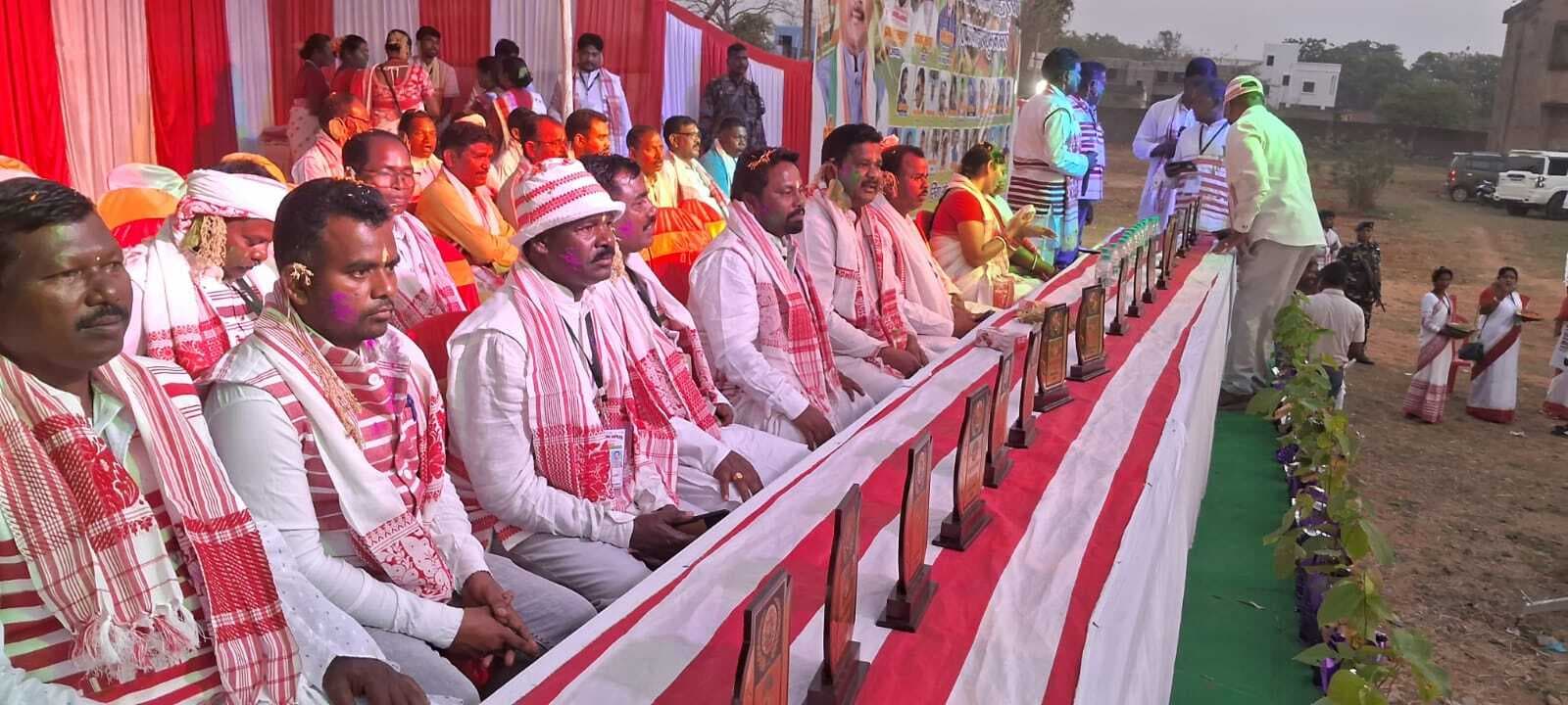 सरहुल अखड़ा में जमकर थिरके ग्रामीण