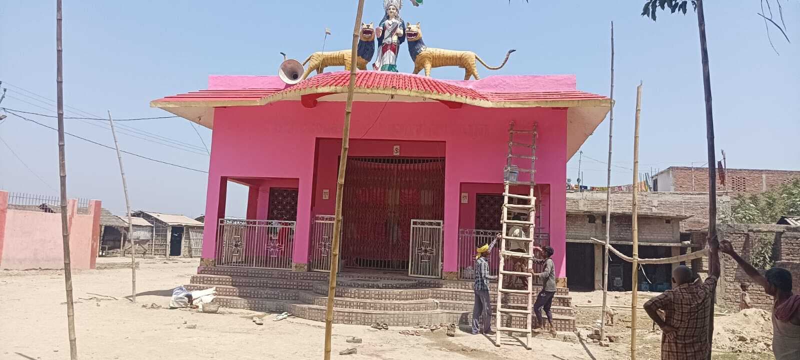 चैती दुर्गा- प्रतिमा हो रही तैयार, मंदिरों का रंग-रोगन जारी