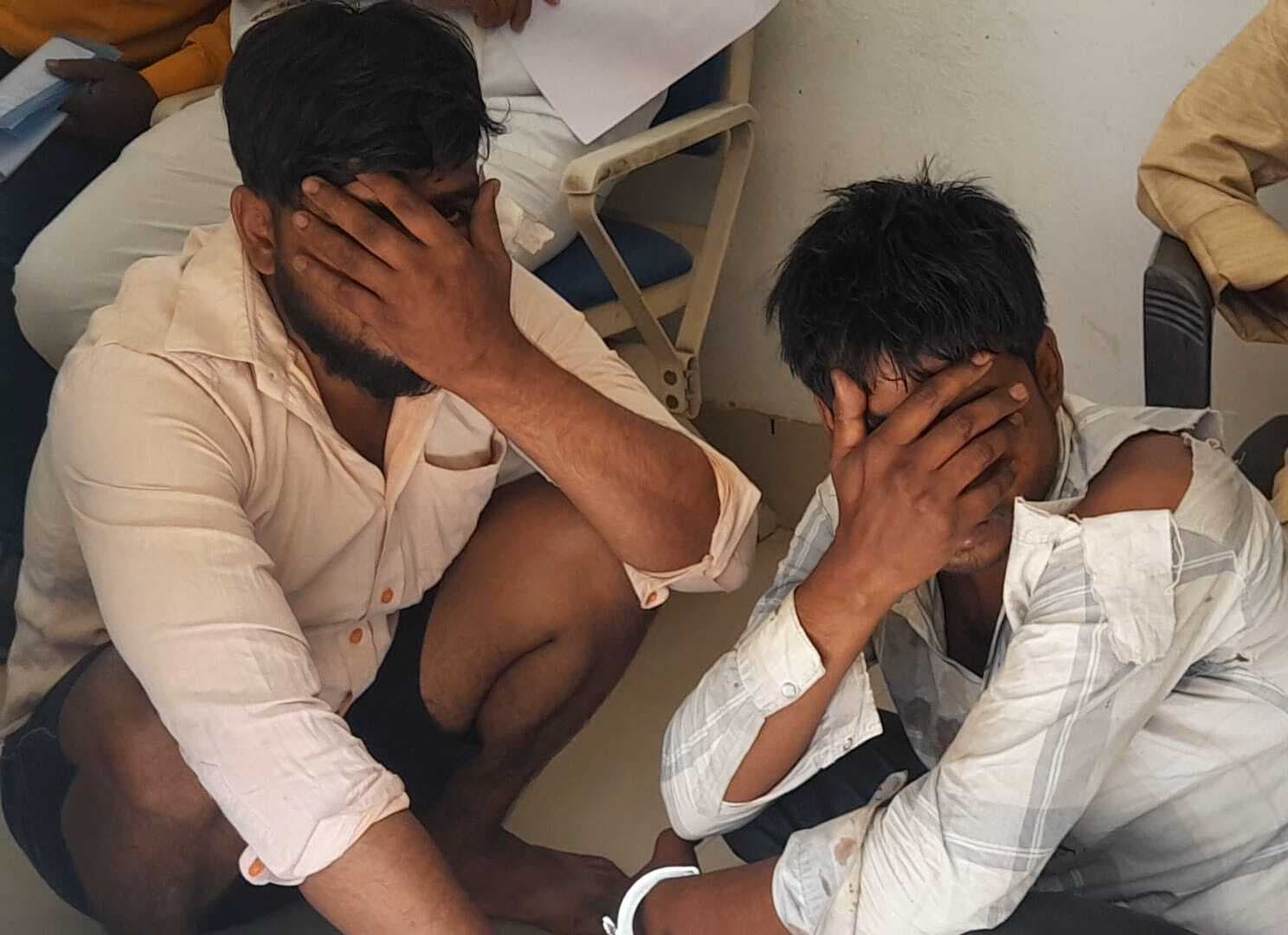 जमानत पर छूटे दो बदमाश मोबाइल झपटते गिरफ्तार