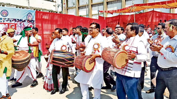 Ranchi News : डीएसपीएमयू में सरहुल महोत्सव का आयोजन