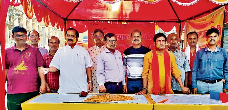 Ranchi News : विद्यापति स्मारक समिति ने लगाया सेवा शिविर