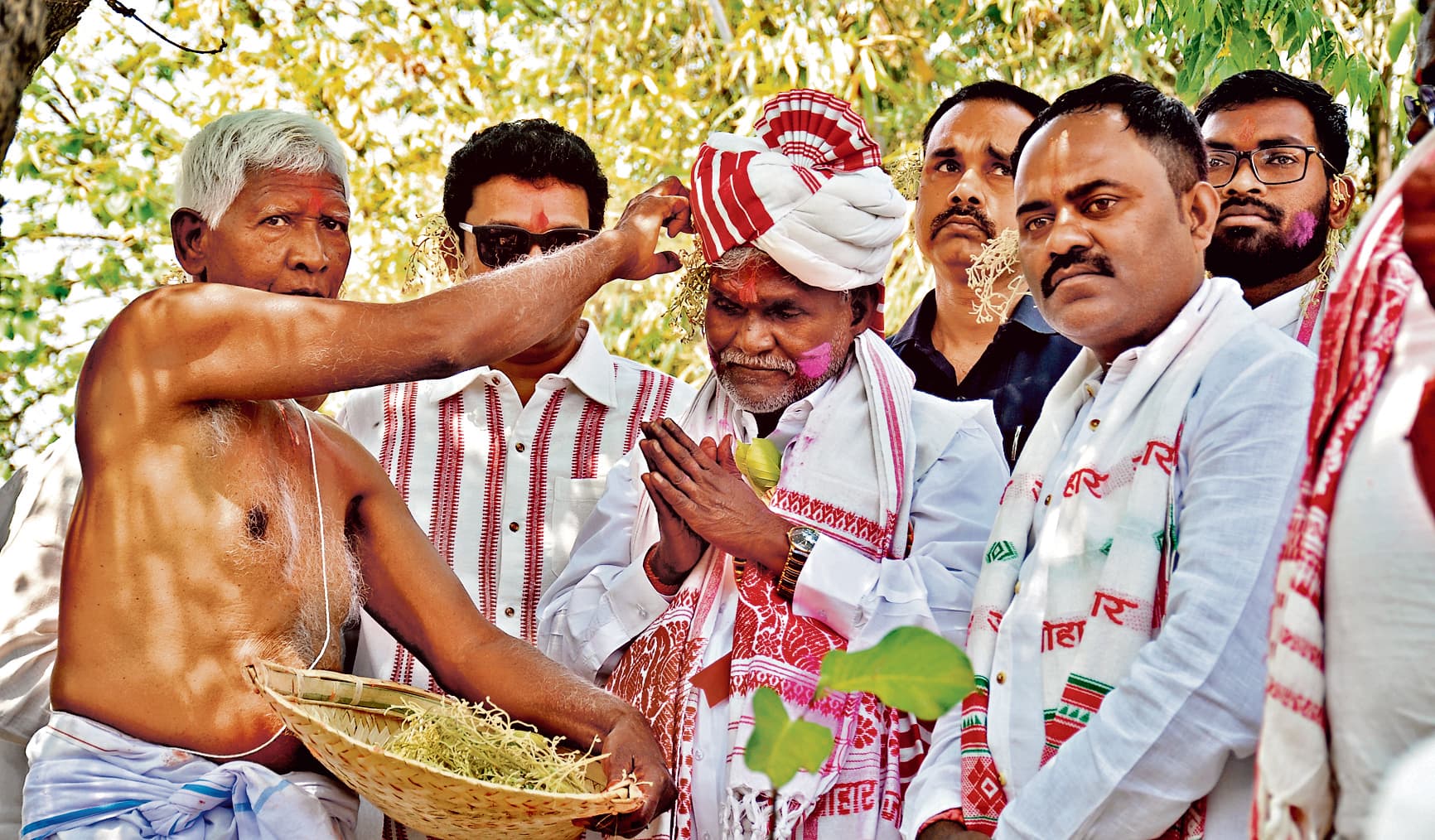 Ranchi News : हातमा सरना स्थल पर पूजा में शामिल हुए चंपाई सोरेन