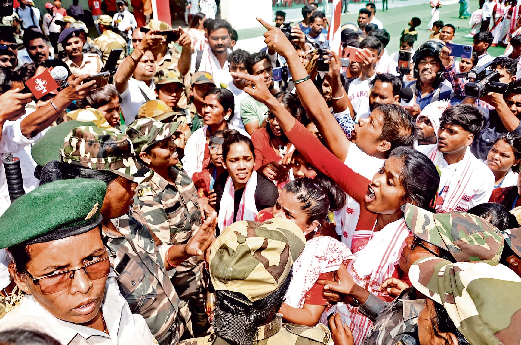 Ranchi News : सिरमटोली में दो पक्ष भिड़े, , पुलिस ने संभाला