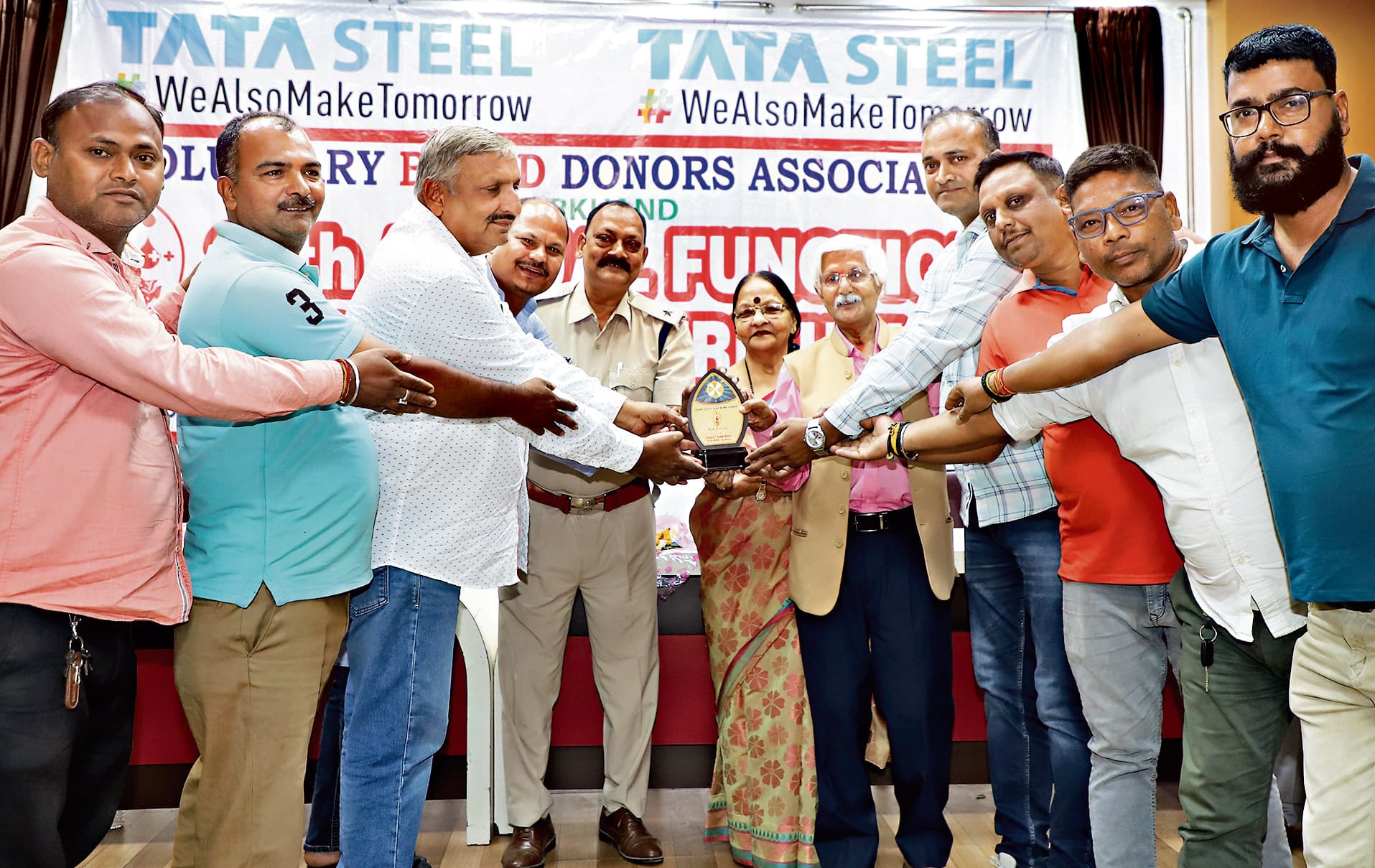 Jamshedpur News : टाटा मोटर्स वर्कर्स यूनियन को मिला सर्वाधिक रक्त संग्रह का सम्मान